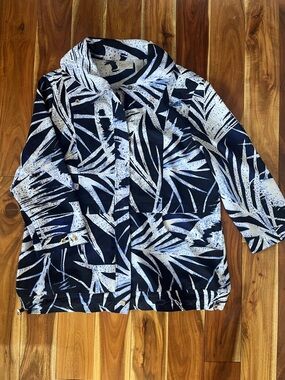 Chico’s Zenergy lightweight blue palm-print jacket - size 1